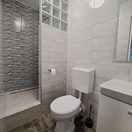 Benedek Apartment *